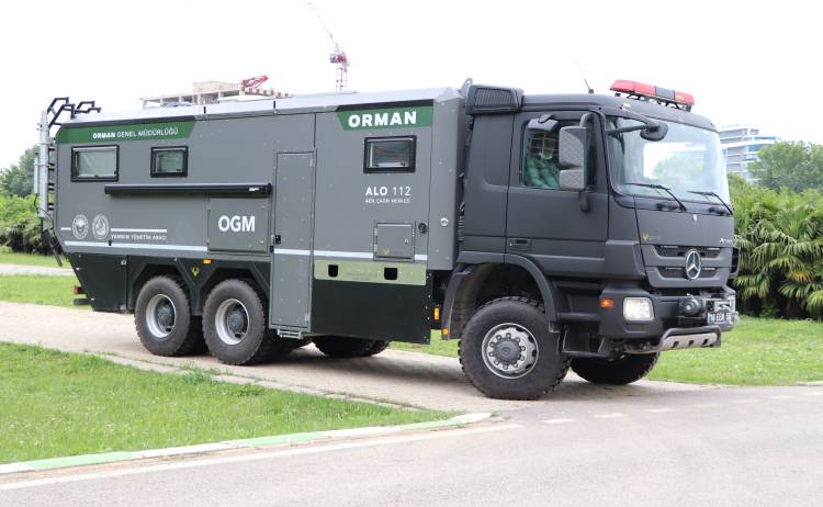 Crawler Mobile Command Center Mercedes Benz Actross 3332