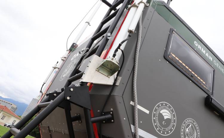 Crawler Mobile Command Center Mercedes Benz Actross 3332