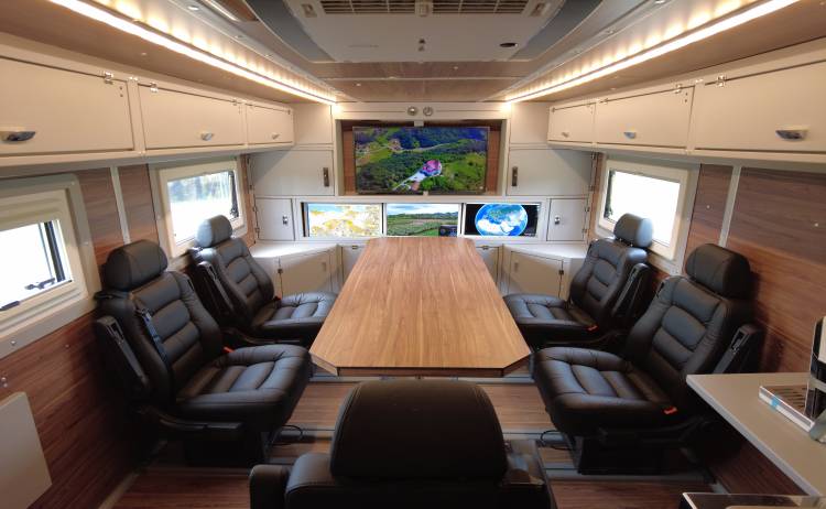 Crawler Mobile Command Center Mercedes Benz Actross 3332