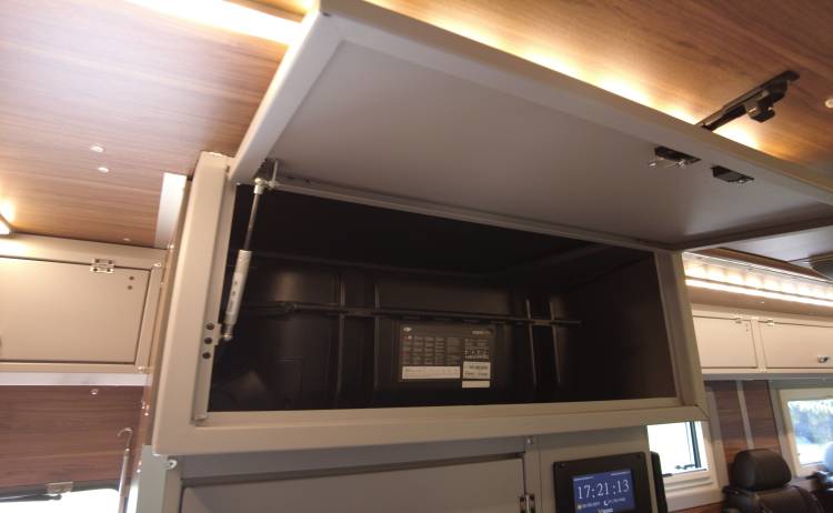 Crawler Mobile Command Center Mercedes Benz Actross 3332