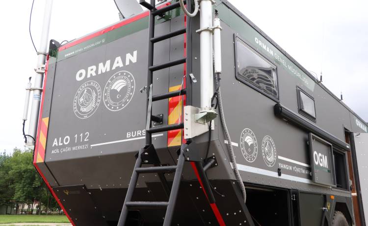 Crawler Mobile Command Center Mercedes Benz Actross 3332