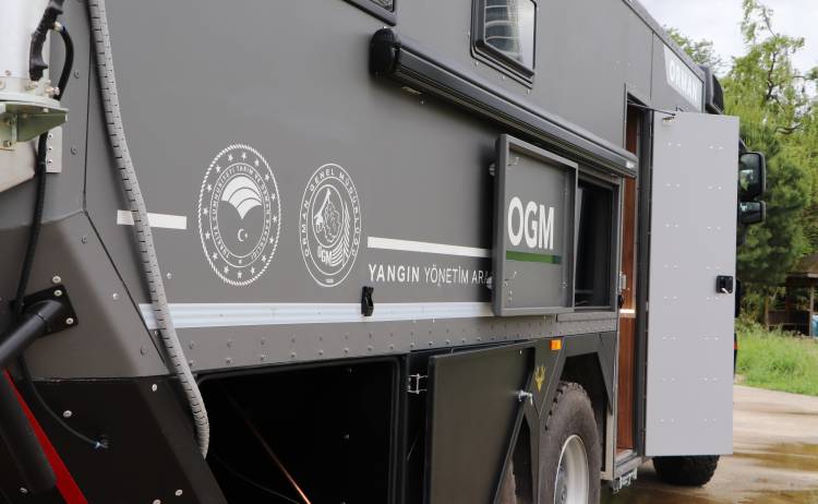 Crawler Mobile Command Center Mercedes Benz Actross 3332