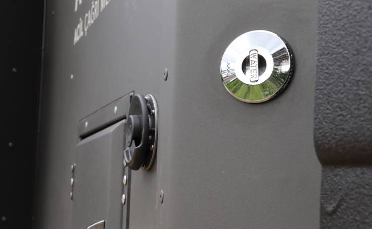 Crawler Mobile Command Center Mercedes Benz Actross 3332